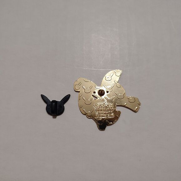 Pokemon Marshtomp Enamel Pin Official Nintendo Collectible Lapel Badge Figure - Picture 3 of 3